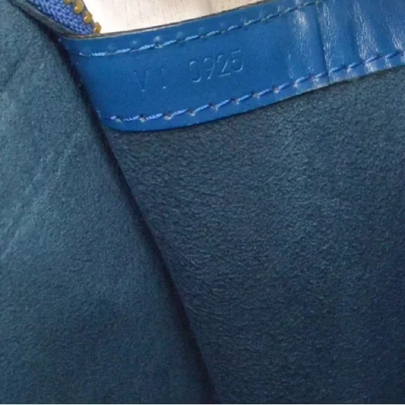 Louis Vuitton Epi Rusac Leather Shoulder Bag Blue - Picture 6 of 6
